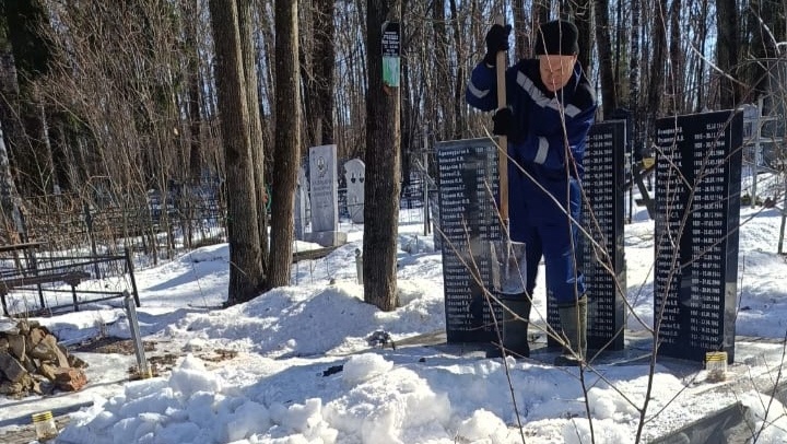 В Йошкар-Оле на городских кладбищах началась уборка