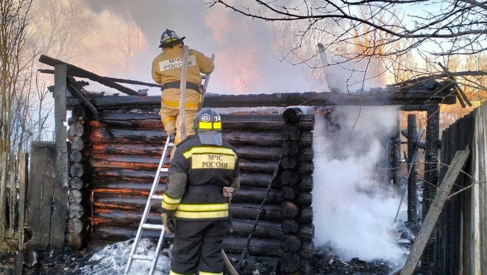 В Новоторъяльском районе пожар охватил баню