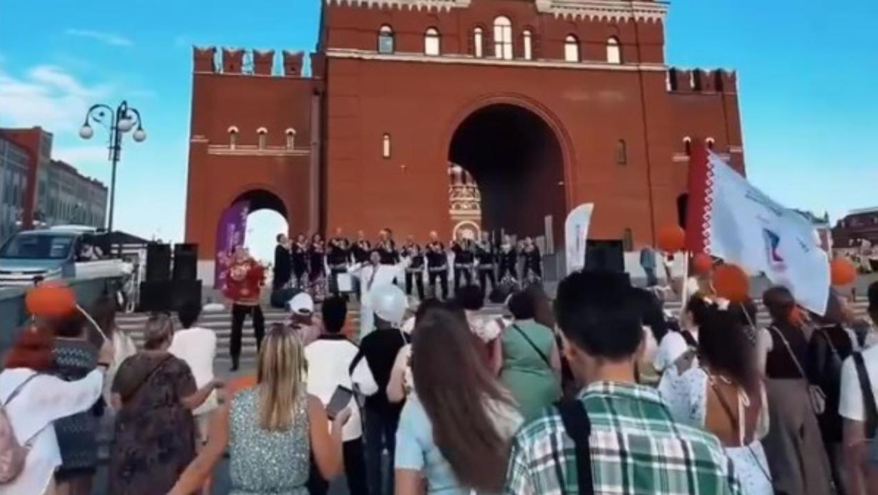 Йошкар-Ола спелась: 400 человек единым хором исполнили любимые песни