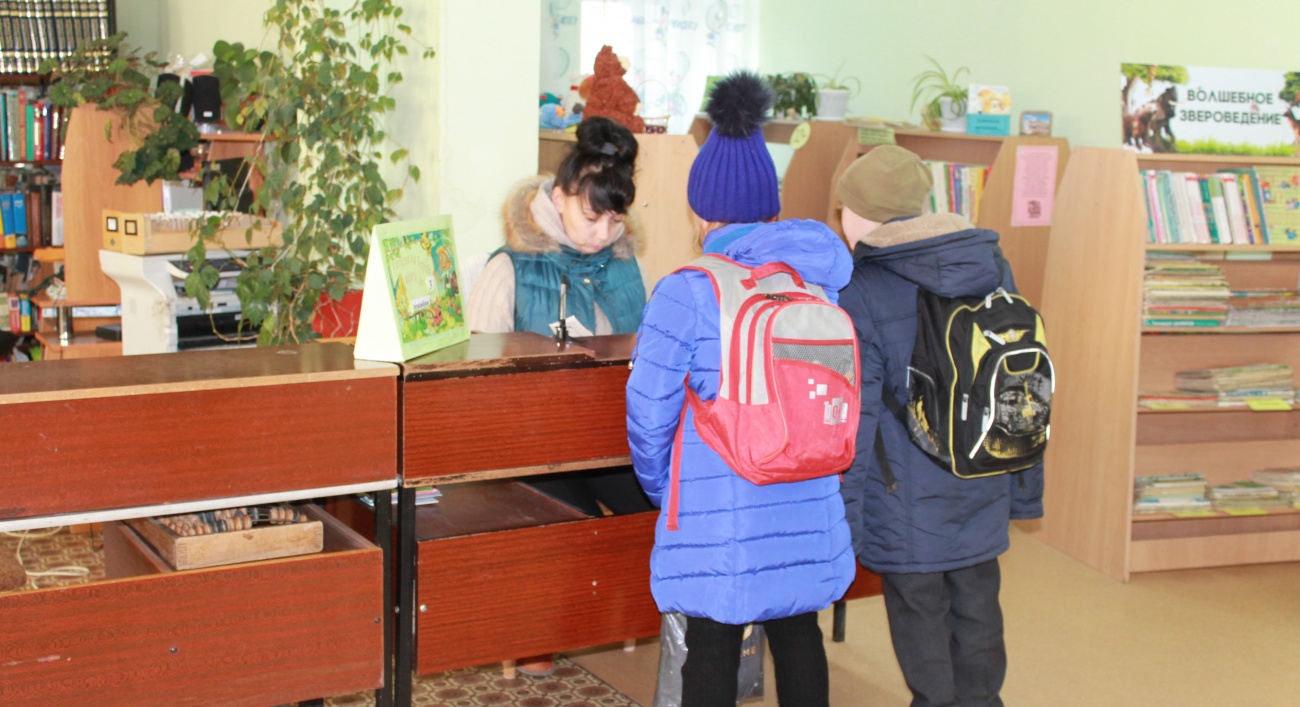 В Семёновской библиотеке детям приходится сидеть в верхней одежде