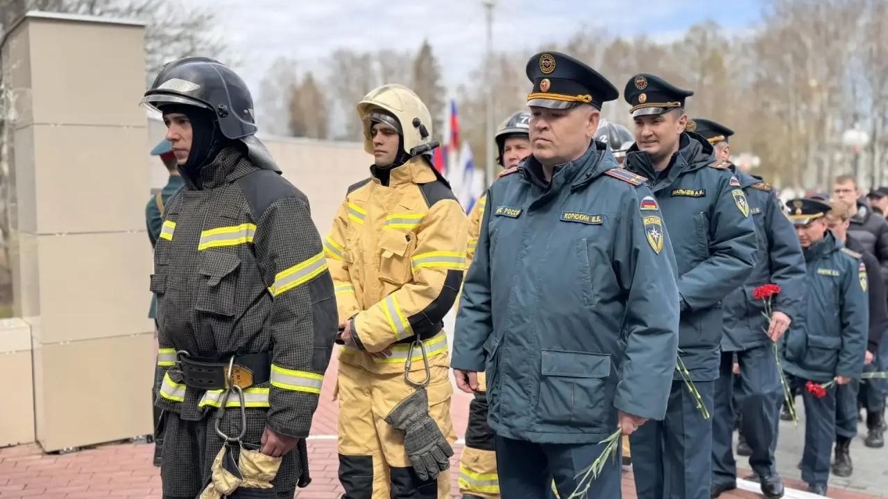 В память о героях-ликвидаторах в Йошкар-Оле возложили цветы