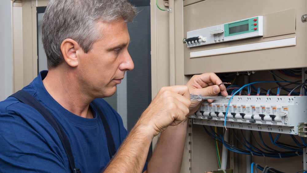 Сегодня в «Доме быта» и «Колизее» не будет электричества до 17 часов