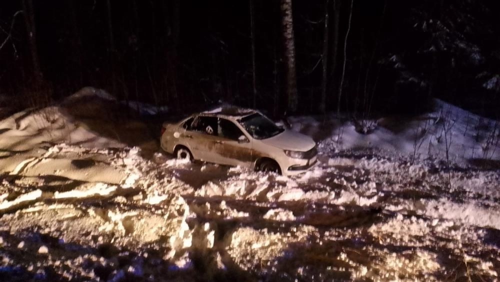 В Марий Эл на Санчурском тракте Lada Granta вылетела в кювет