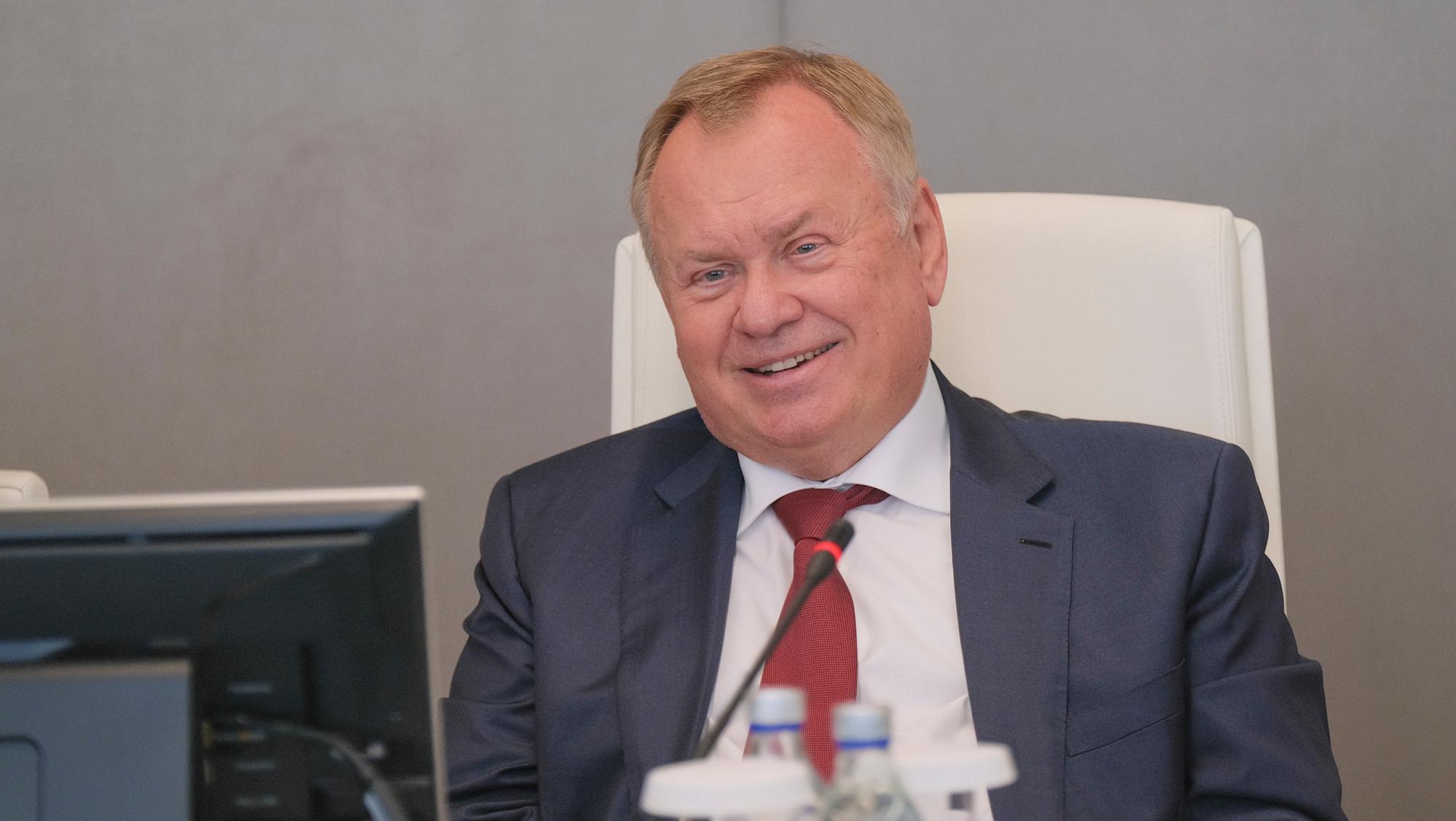 Глава ВТБ рассказал, как протестировал оплату по QR-коду в Китае, купив апельсин​​​