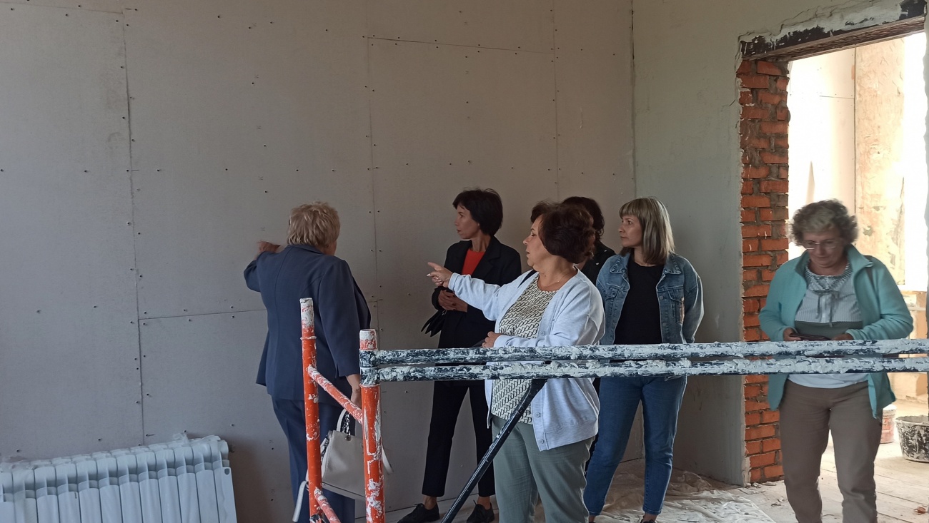 Партийный десант проверил капремонт Красногорской школы №1