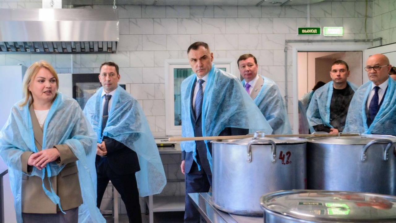 Качество ремонта пищеблока Шоя-Кузнецовского дома-интерната оценил глава Марий Эл 