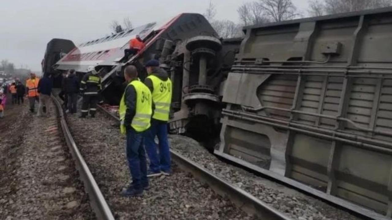В Ульяновской области пассажирский поезд сошёл с рельсов 