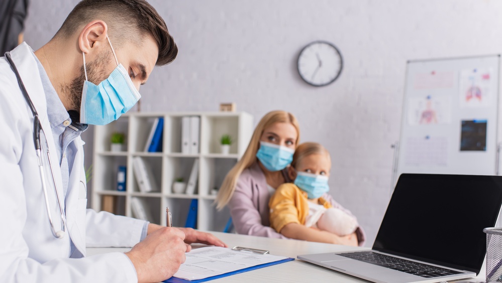 Срок изоляции для лиц, контактировавших с больными COVID-19, сокращён вдвое