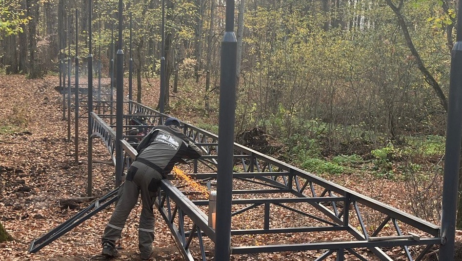 В Сосновой роще в Йошкар-Оле строят два мостика