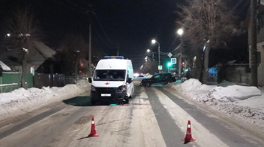 В Йошкар-Оле на перекрёстке машины не пропустили «скорую помощь»