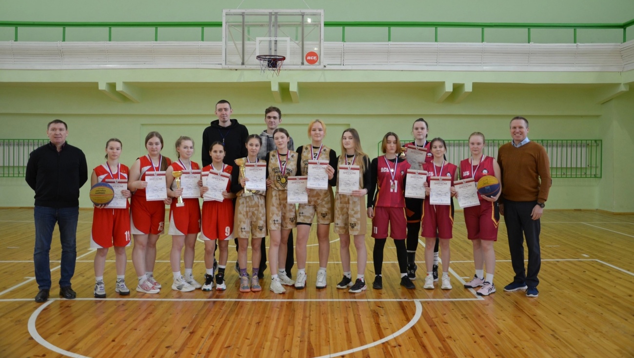 В Йошкар-Оле прошли соревнования по баскетболу 3х3 среди учащихся СПО