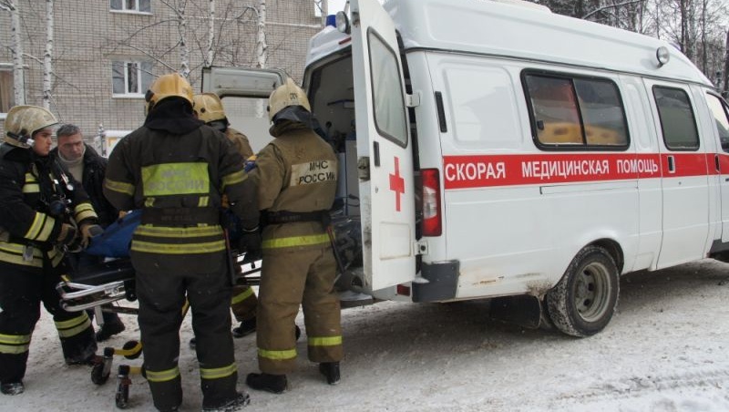 В Йошкар-Оле пожарные вынесли из задымлённой квартиры трёх человек