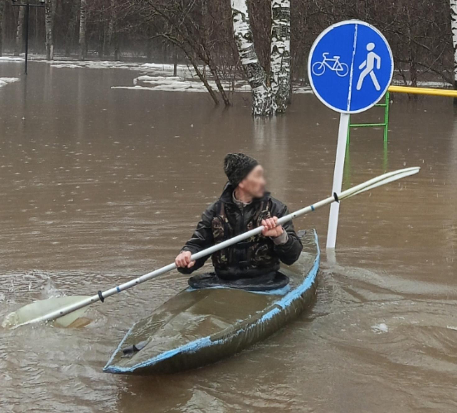 В Йошкар-Оле устраивают «заплывы» по затопленным зонам
