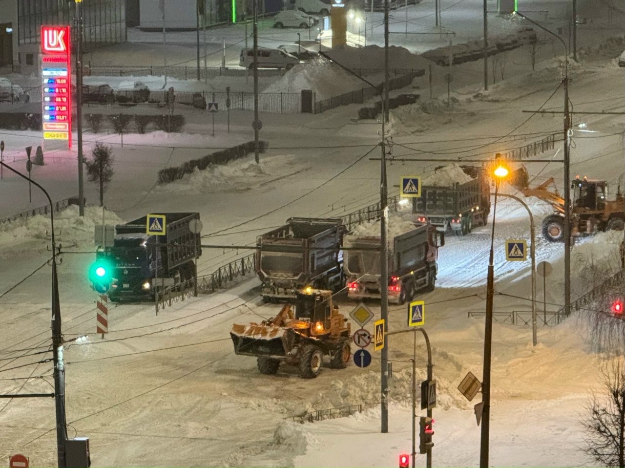 Уборка снега в Йошкар-Оле ведётся круглые сутки