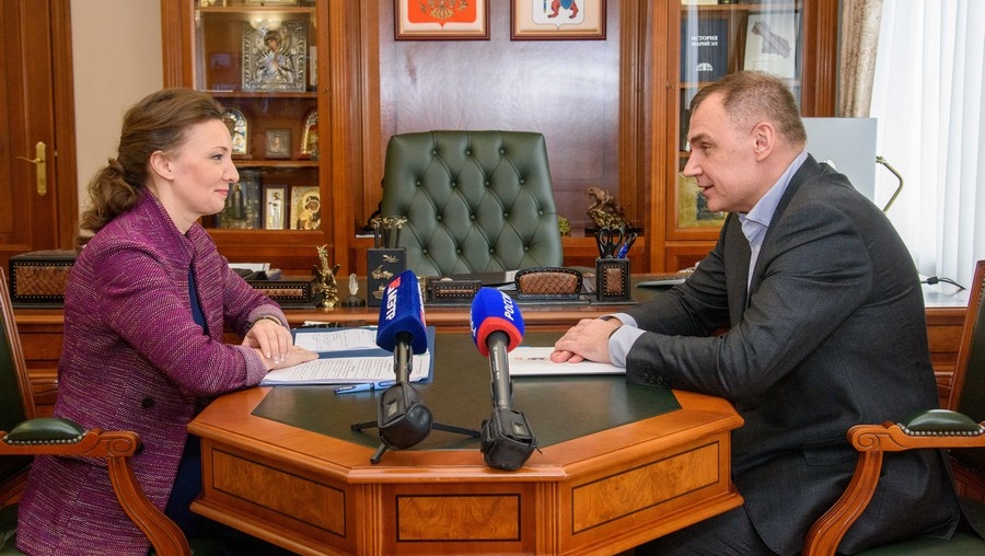 Анну Кузнецову заинтересовала практика предоставления социальной няни семьям военнослужащих