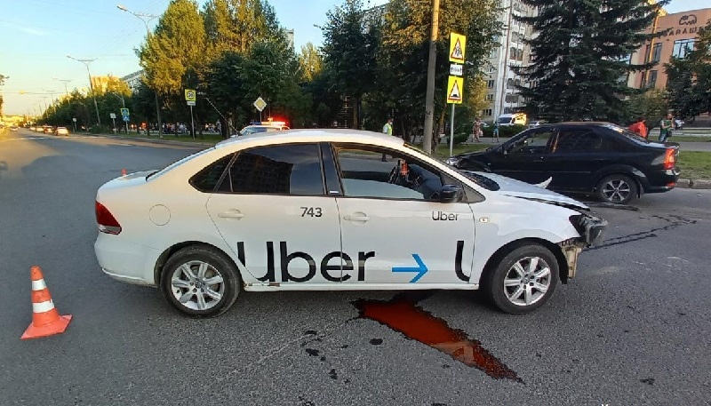 В Йошкар-Оле машина такси попала в ДТП