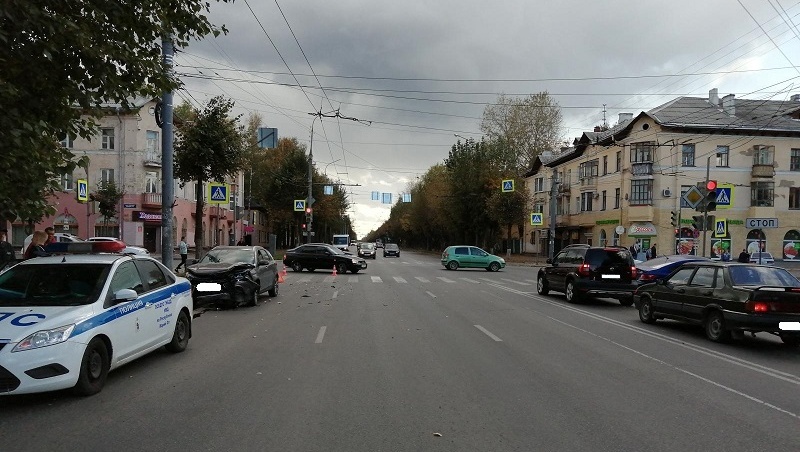 В Йошкар-Оле ищут очевидцев ДТП, в котором пострадало три человека