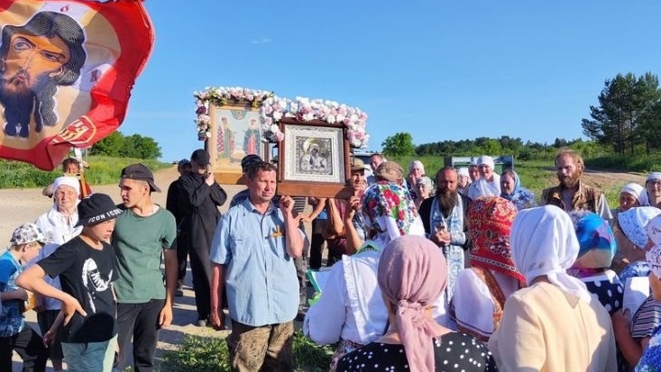 Крестный ход с Седмиезерной иконой шествует по Мари-Турекскому району