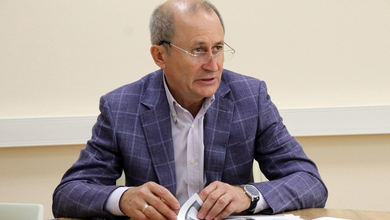 Александр Герасименко принимает поздравления от коллег и друзей