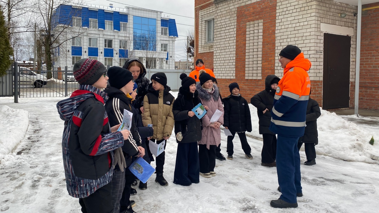 Школьники Йошкар-Олы изготовили для спасателей открытки