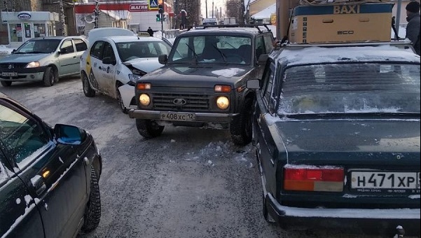 В Йошкар-Оле произошло ДТП — ищут очевидцев