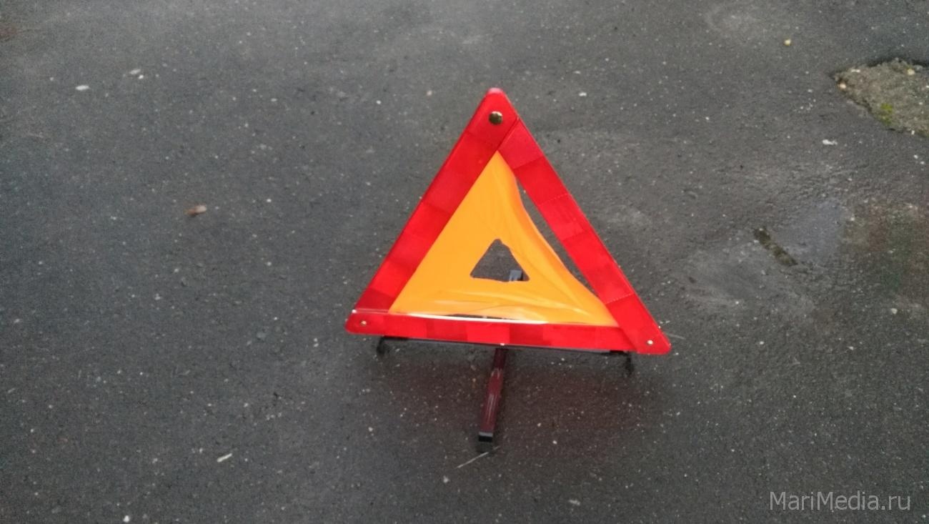 На загородной трассе «ВАЗ-2170» перевернулась в кювет