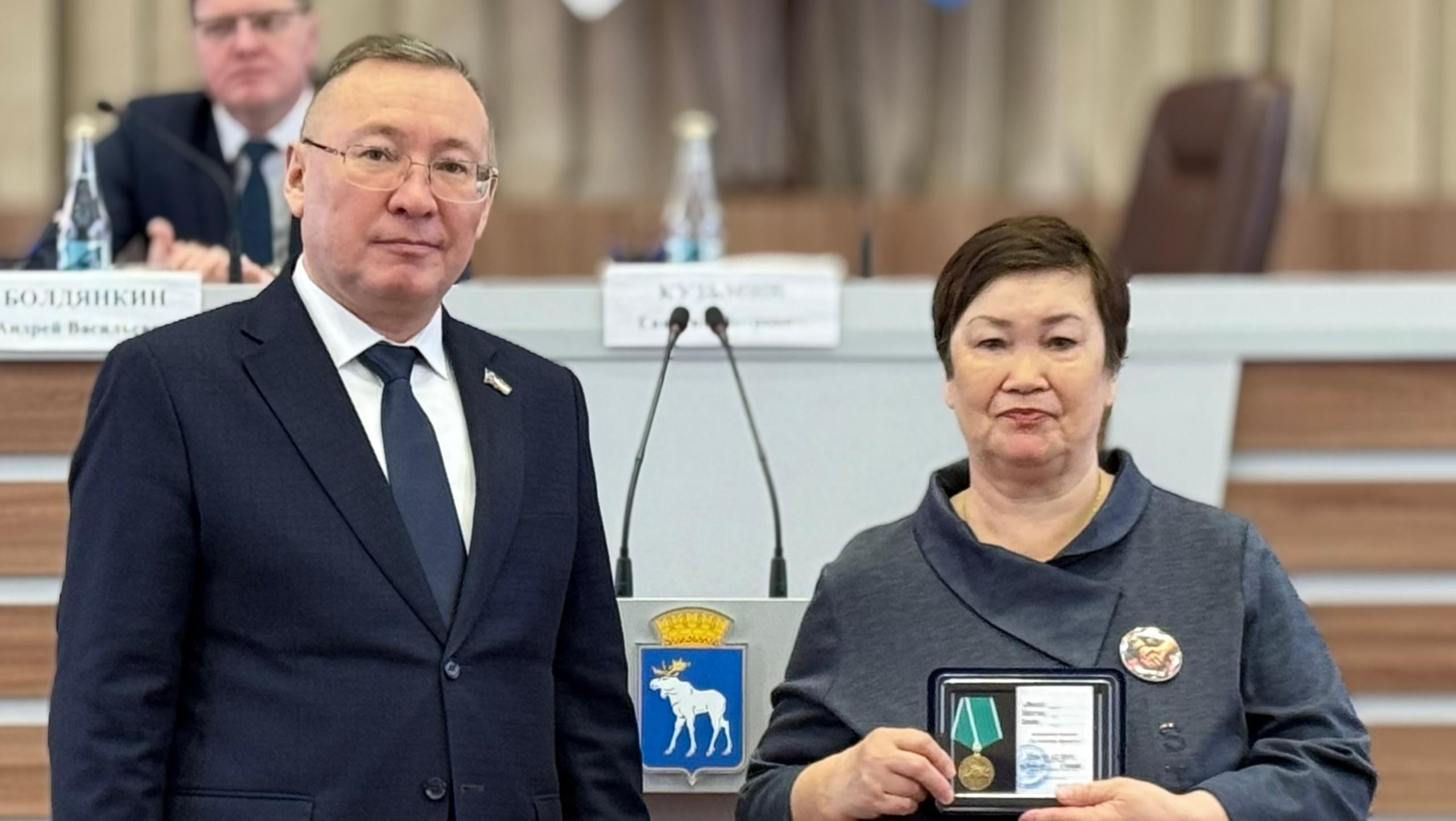 17 жителей Йошкар-Олы наградили медалями за помощь бойцам СВО