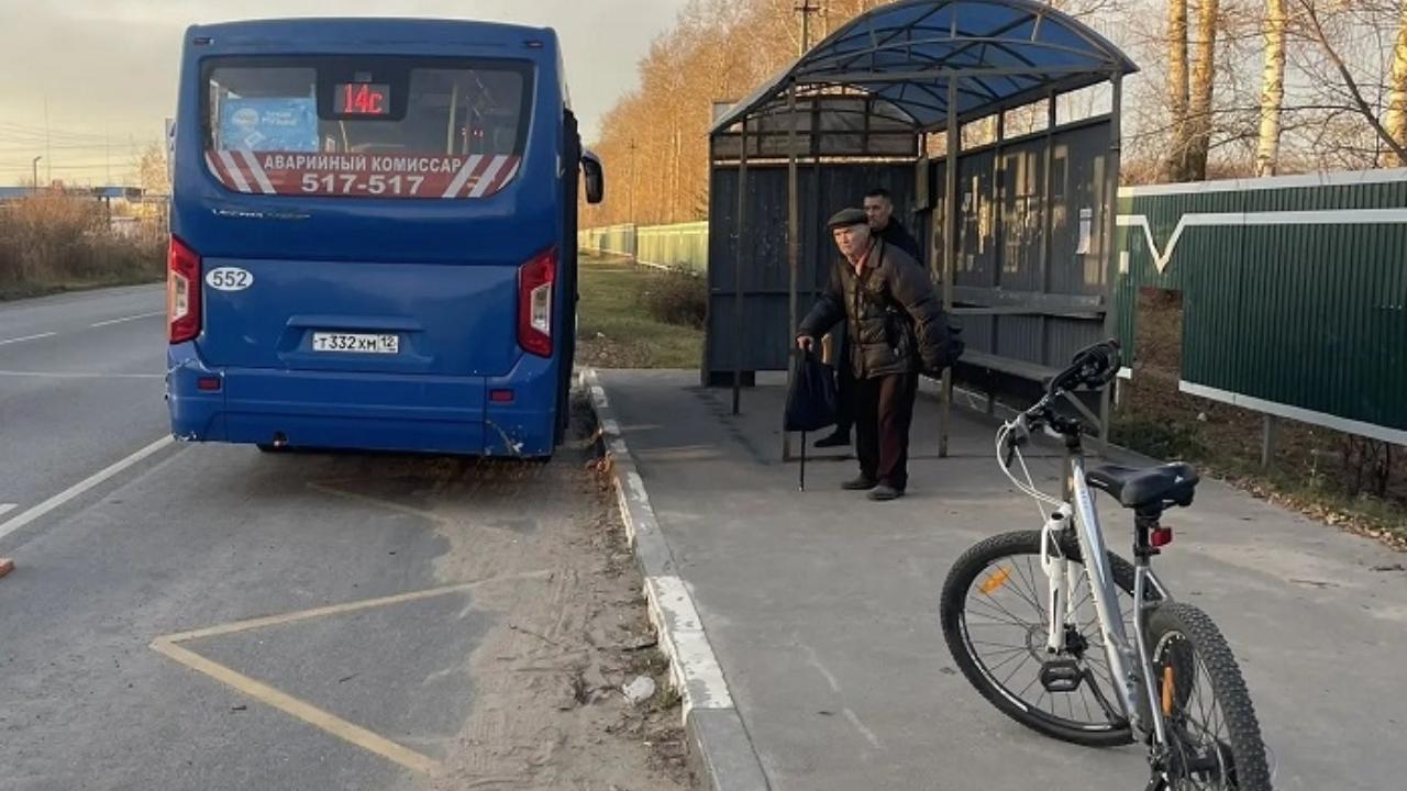 В Йошкар-Оле велосипедистка врезалась в пассажирский автобус