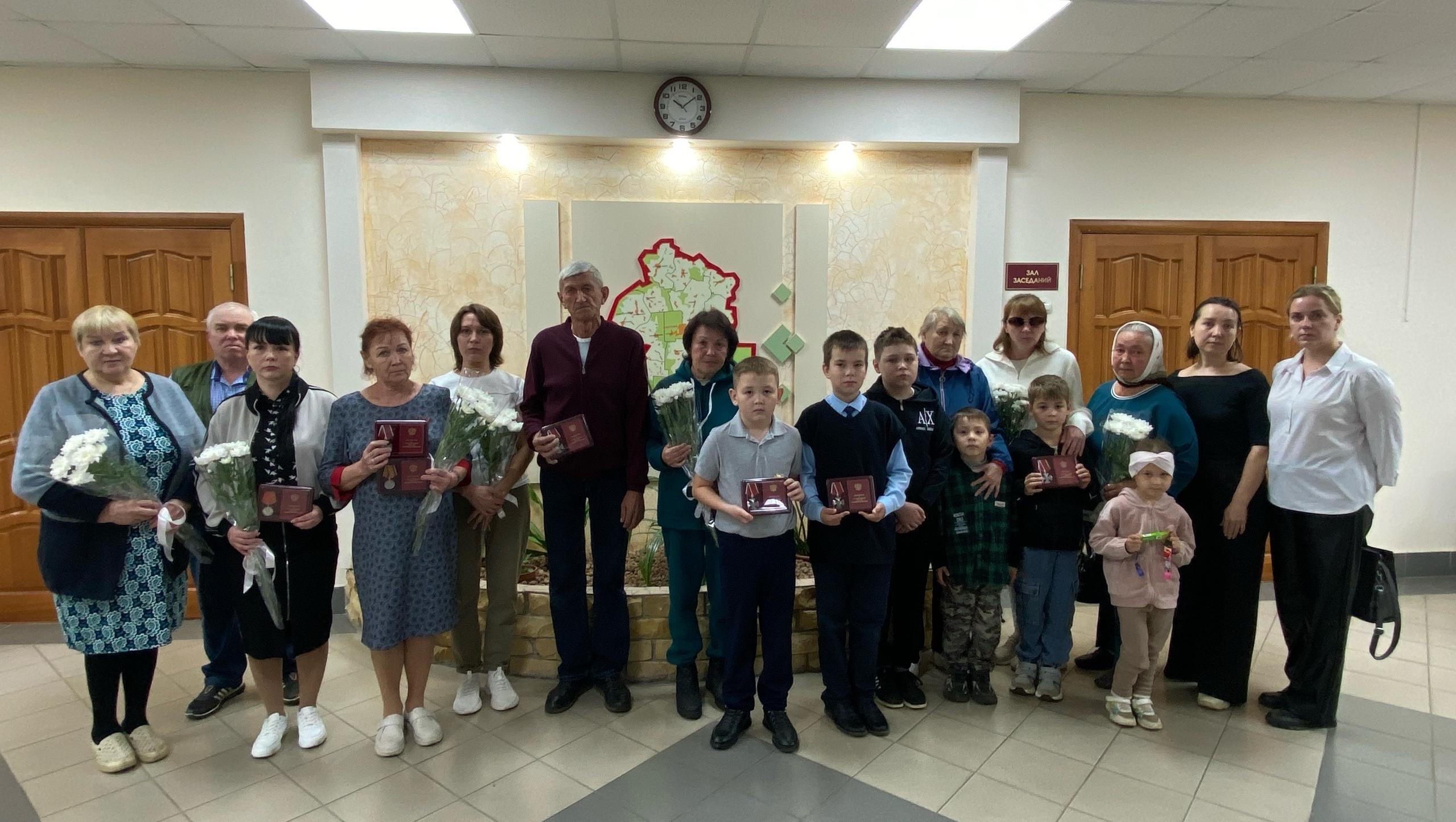 В Советском районе вручили государственные награды родным погибших бойцов 