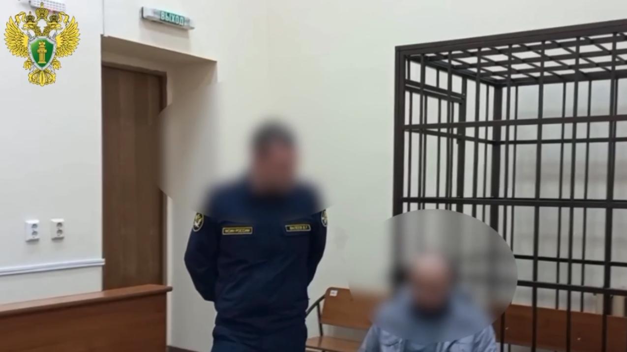Житель Волжска напал с ножом на посетителей бара