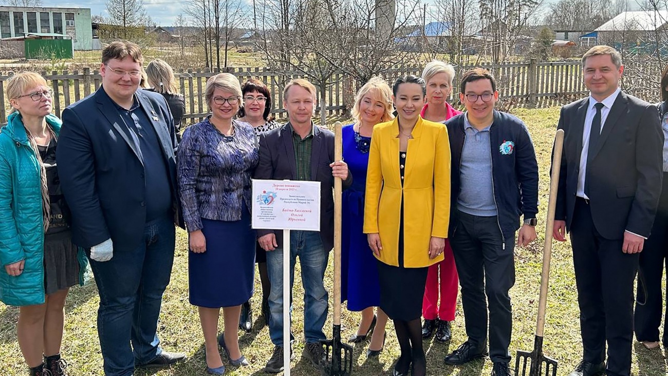 Альберт Сарбалаев посетил Люльпанский центр для детей-сирот