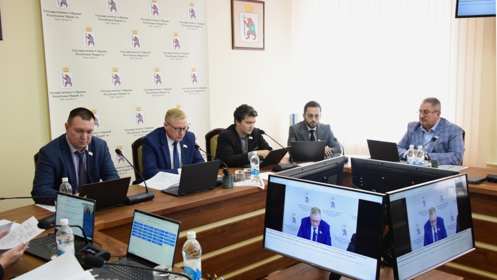 Депутаты Марий Эл обсудили проект закона в сфере организации пассажирских перевозок