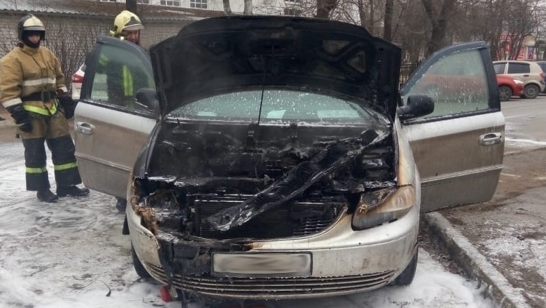 В Йошкар-Оле продолжают гореть иномарки