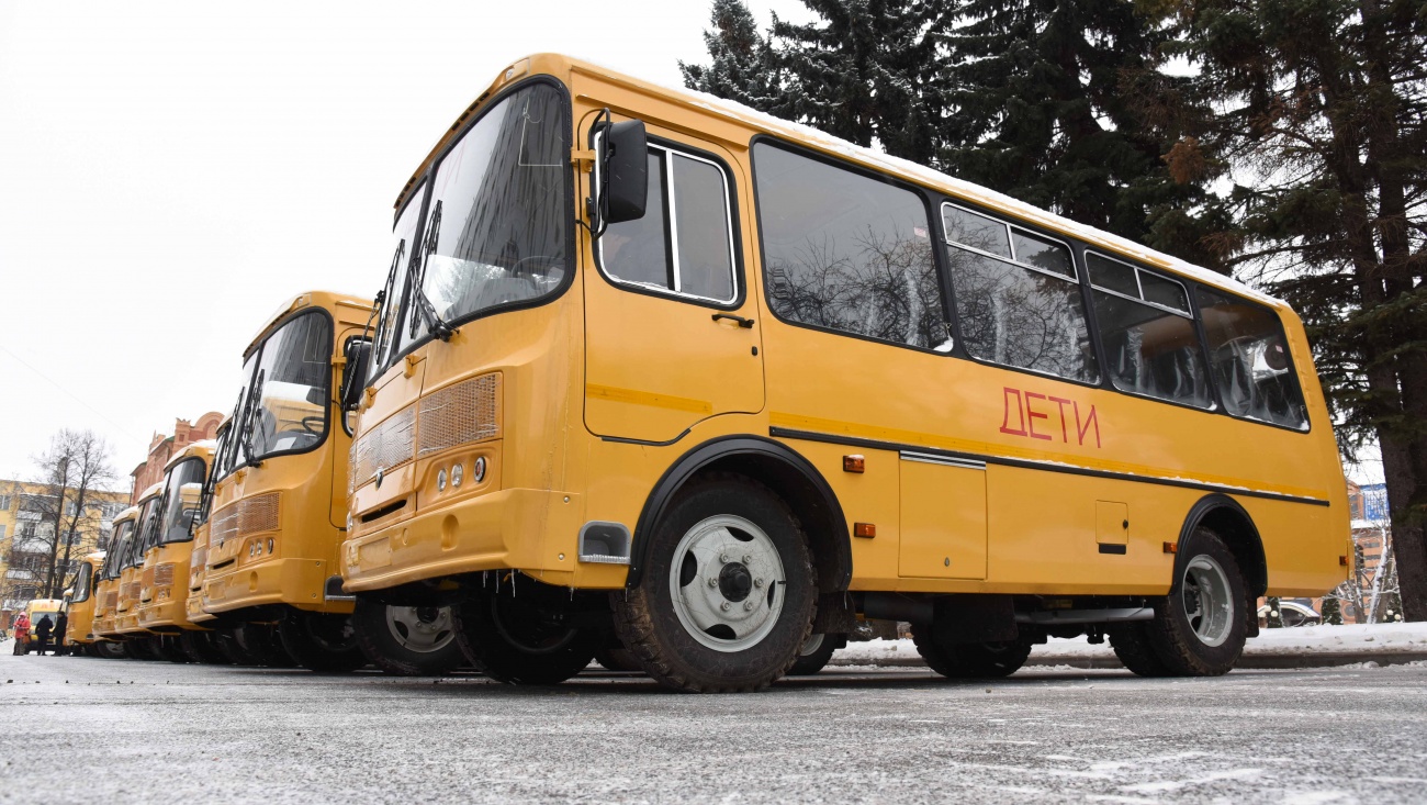В Марий Эл директора школ получили ключи от новых автобусов