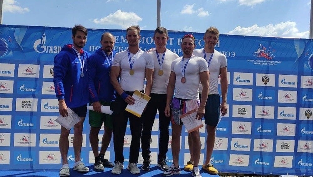 На Чемпионате России по гребле и каноэ Артём Коровин трижды поднимался на пьедестал