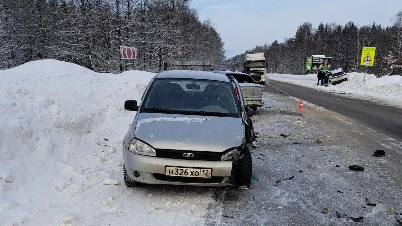На трассе в Звениговском районе столкнулись три автомобиля