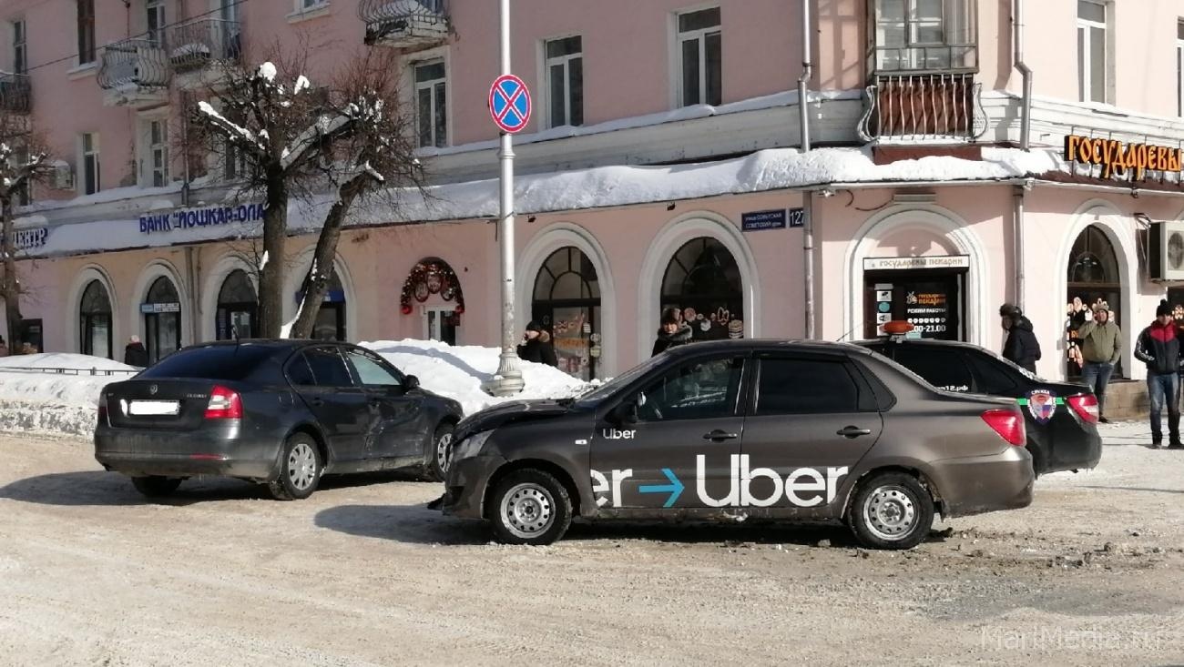 В Йошкар-Оле не поделили дорогу две иномарки