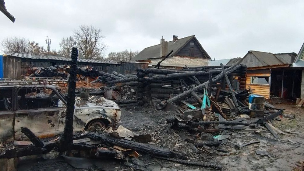 В МЧС рассказали, как пожарные спасали дом в селе Ронга