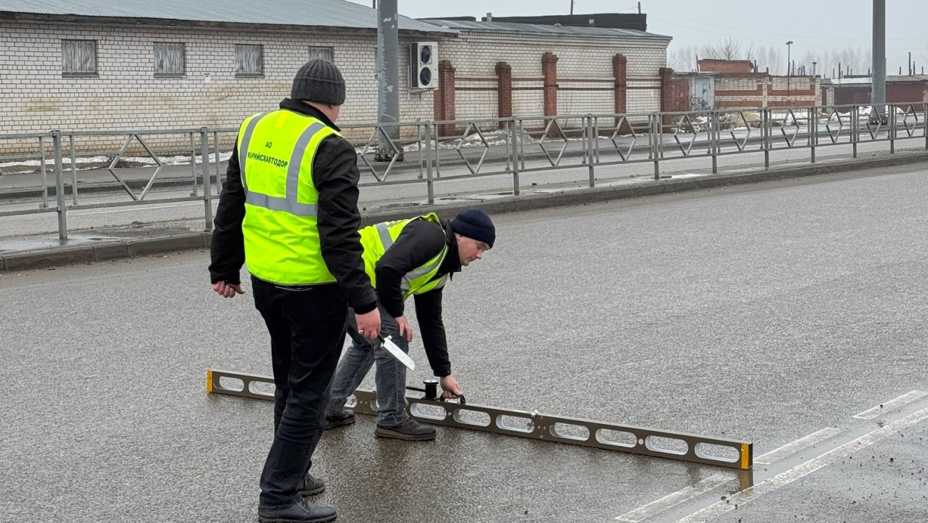В Йошкар-Оле проверили на дефекты дорогу на улицах Кирова и Строителей