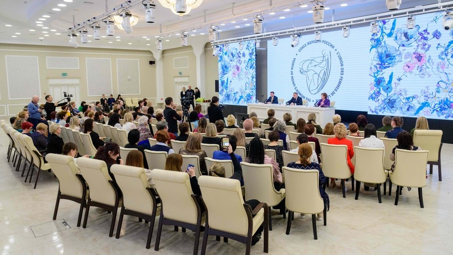 Глава Марий Эл вручил жительницам республики государственные награды