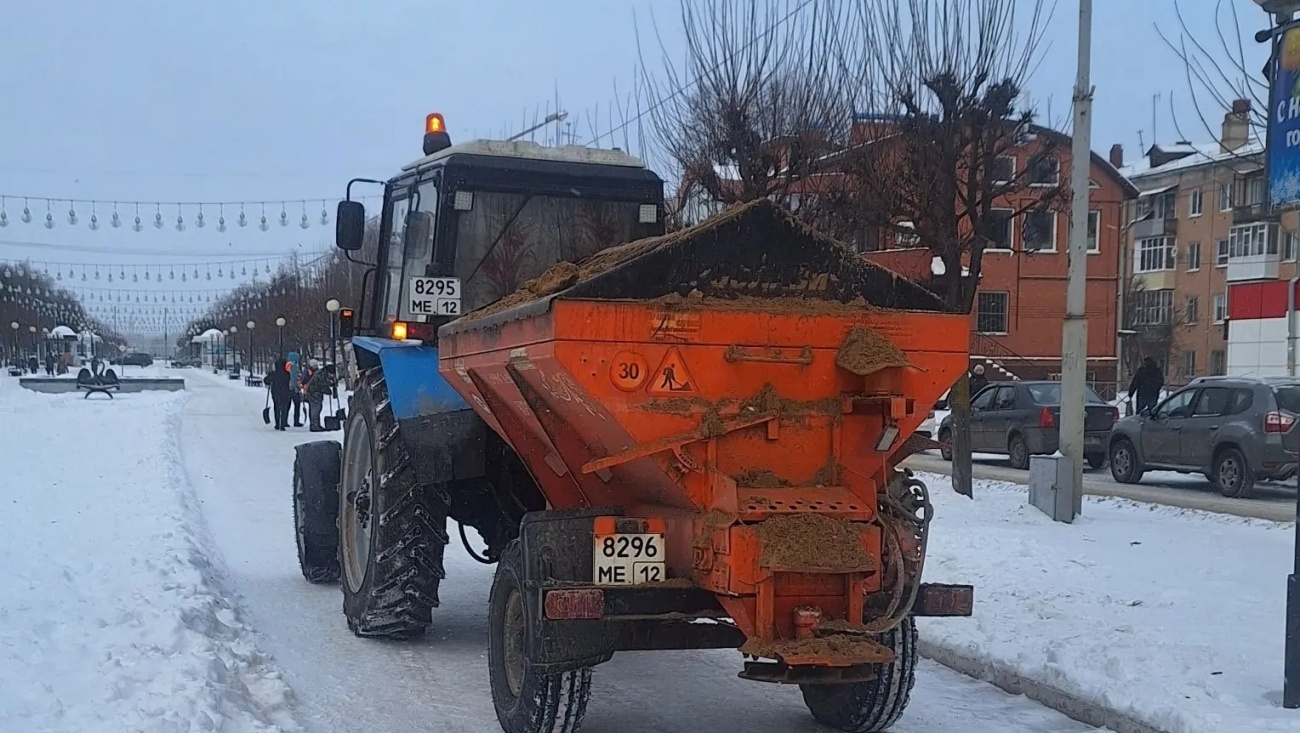 2500 тонн пескосоли направлено на обработку зимних дорог