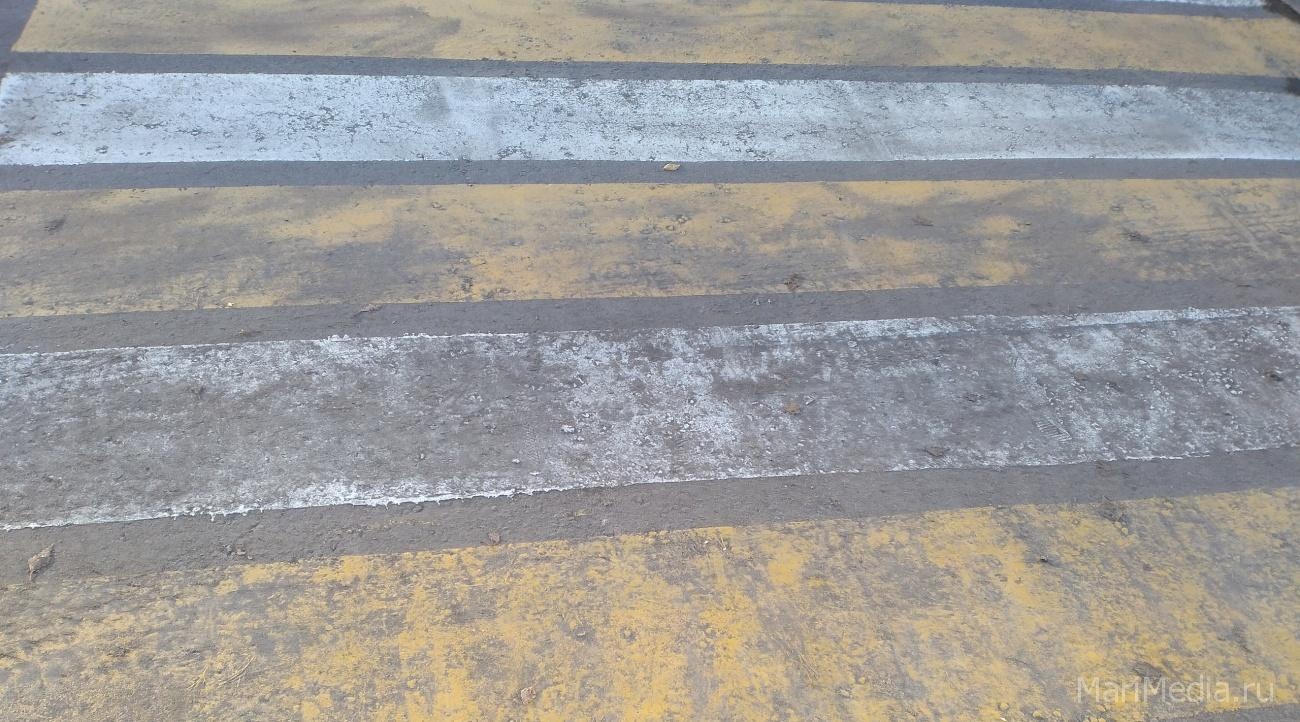 В Йошкар-Оле на перекрёстке иномарка сбила женщину с ребёнком