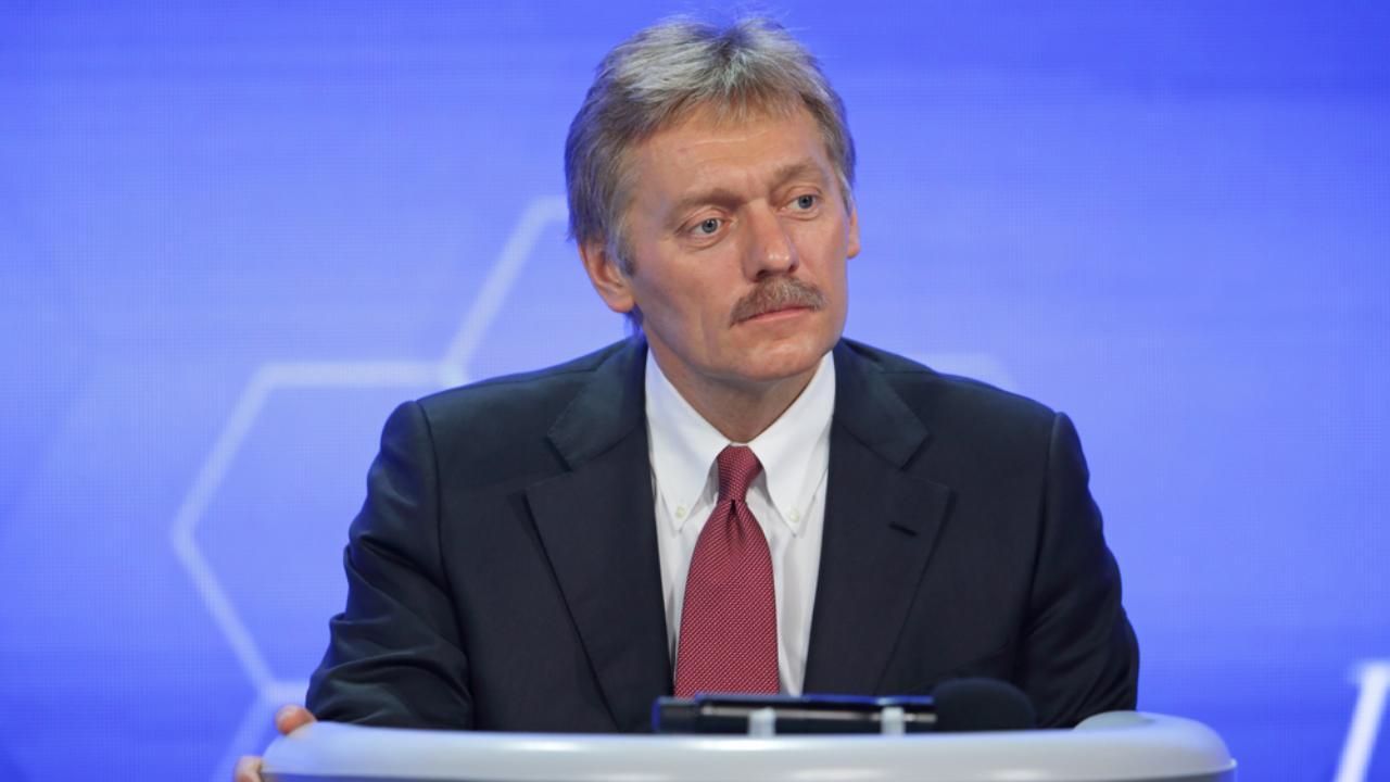 Песков сообщил, что президент никогда не звонит по городскому или мобильному телефону