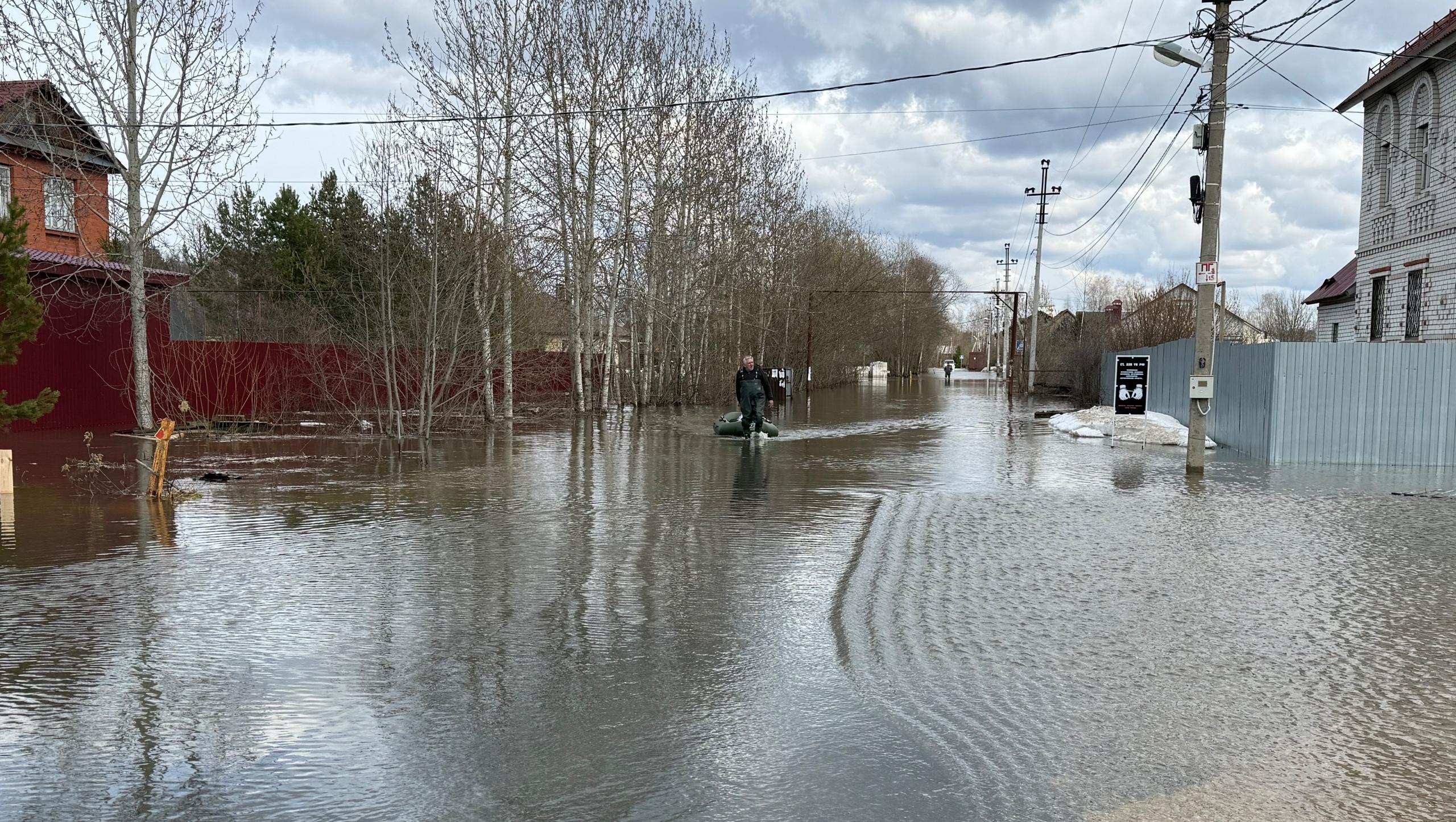 В посёлке Нолька обнаружили ребёнка, который находился у паводковой воды без взрослых