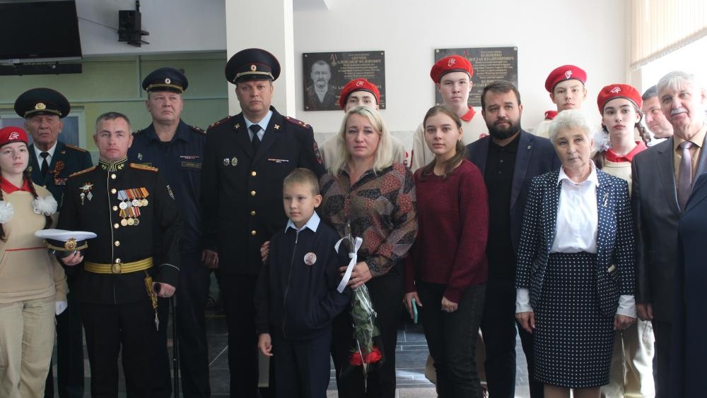 В лицее №11 Йошкар-Олы открыли мемориальную доску в память о погибшем воине