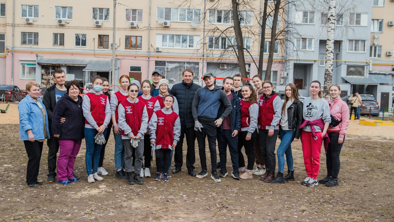 Волонтёры МарГУ и жители Центрального округа приняли участие в Общероссийском субботнике