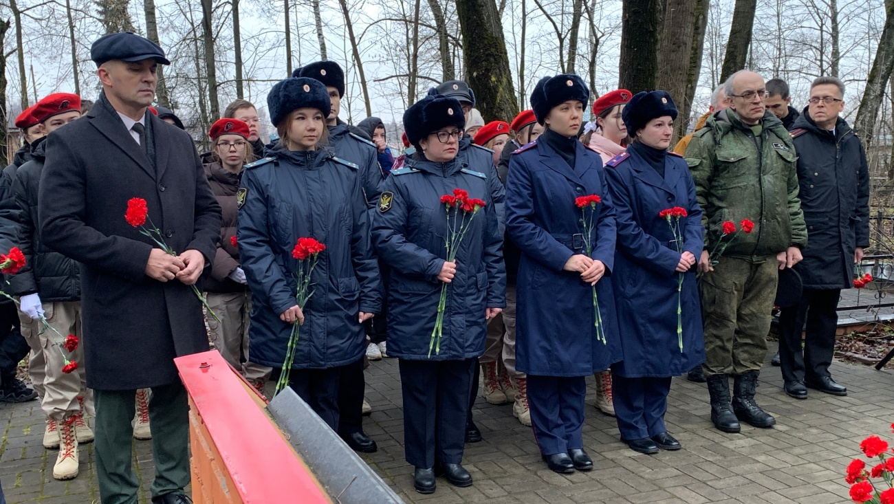 К братским могилам солдат на Марковском кладбище в Йошкар-Оле возложили цветы