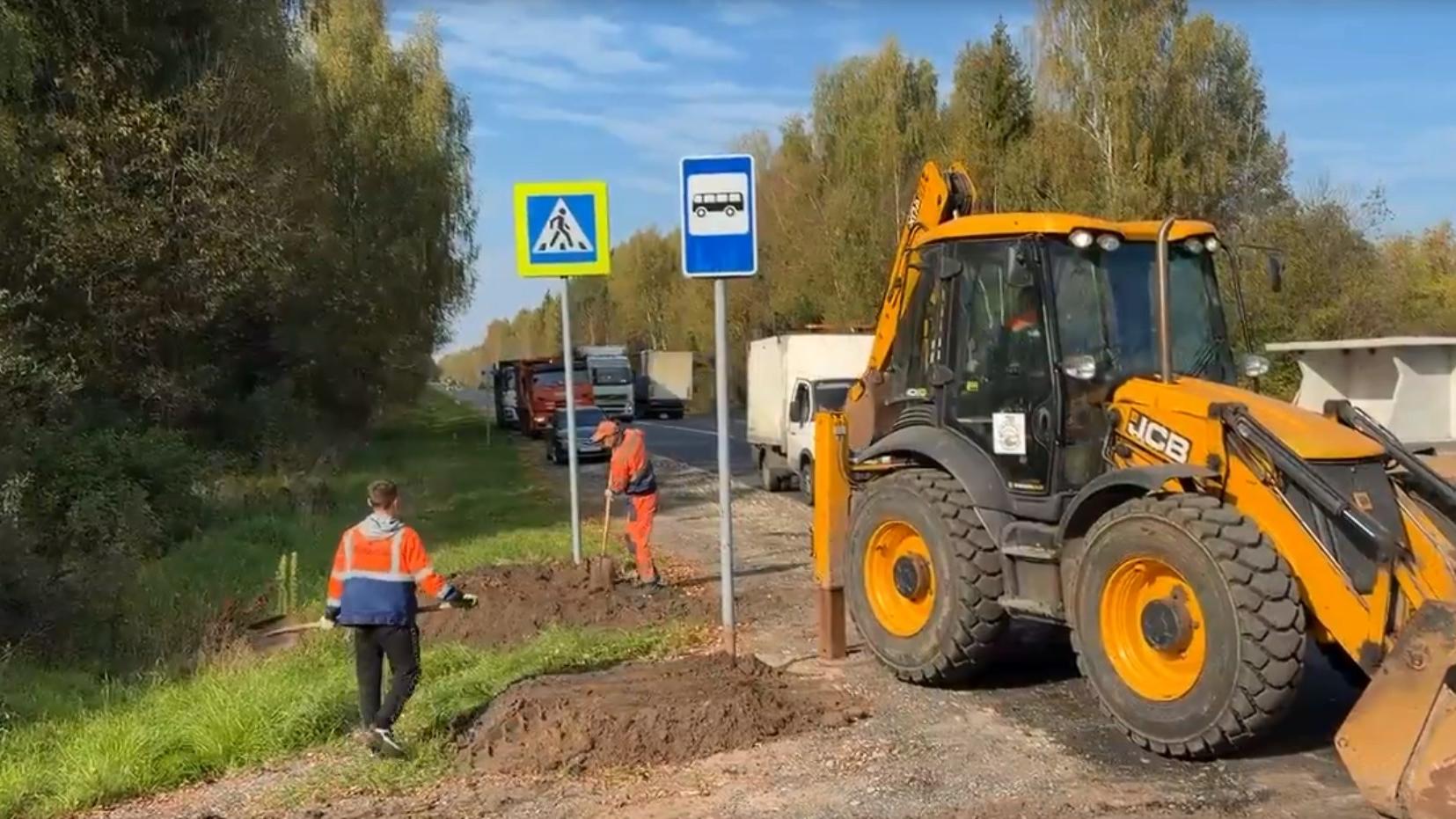 Марийские дорожники раскрыли секрет ровных дорожных знаков на трассах