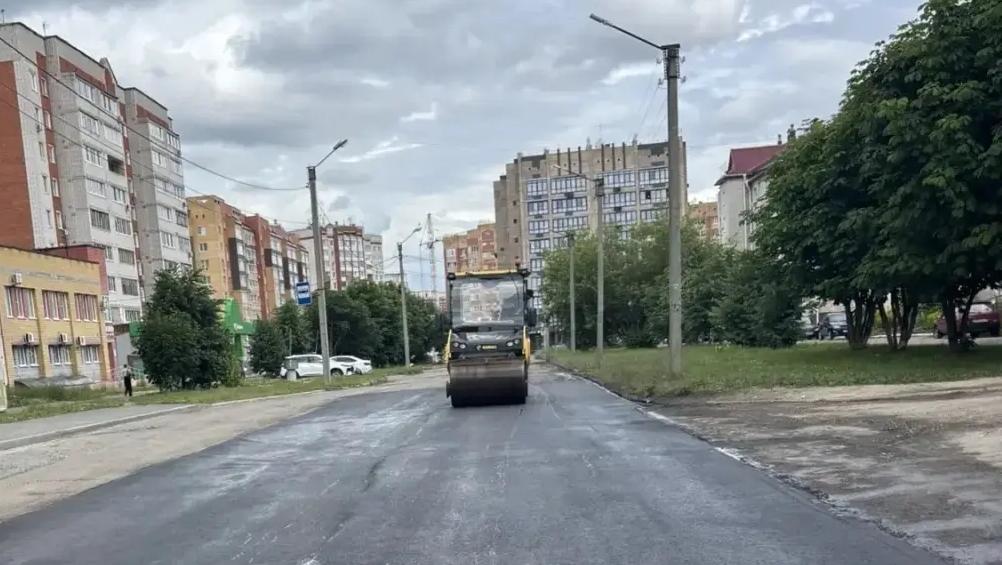 В Йошкар-Оле продолжается ямочный ремонт и асфальтирование остановок