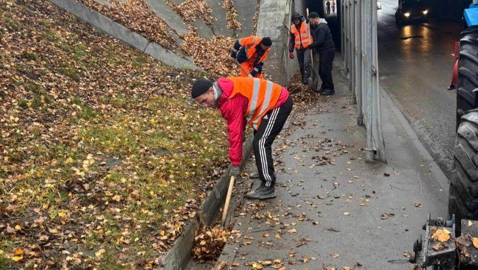 В Йошкар-Оле очищают траншеи и колодцы ливневой канализации